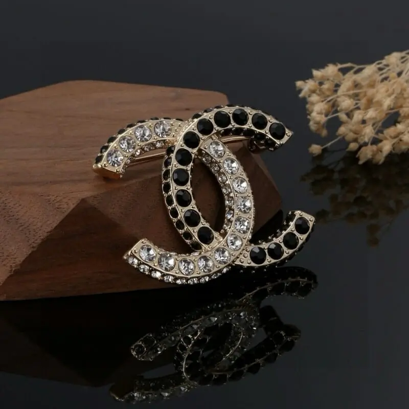 chanel brooches pour femme s_12536113